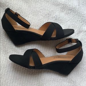 NWOT Black Wedges